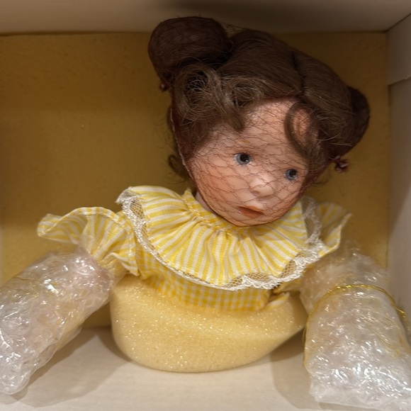 NIB Vtg Franklin Mint Heirloom Dolls Days Of The Week Doll "Friday's Child" - Picture 4 of 5